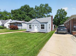 28544 Balmoral St, Garden City, MI 48135
