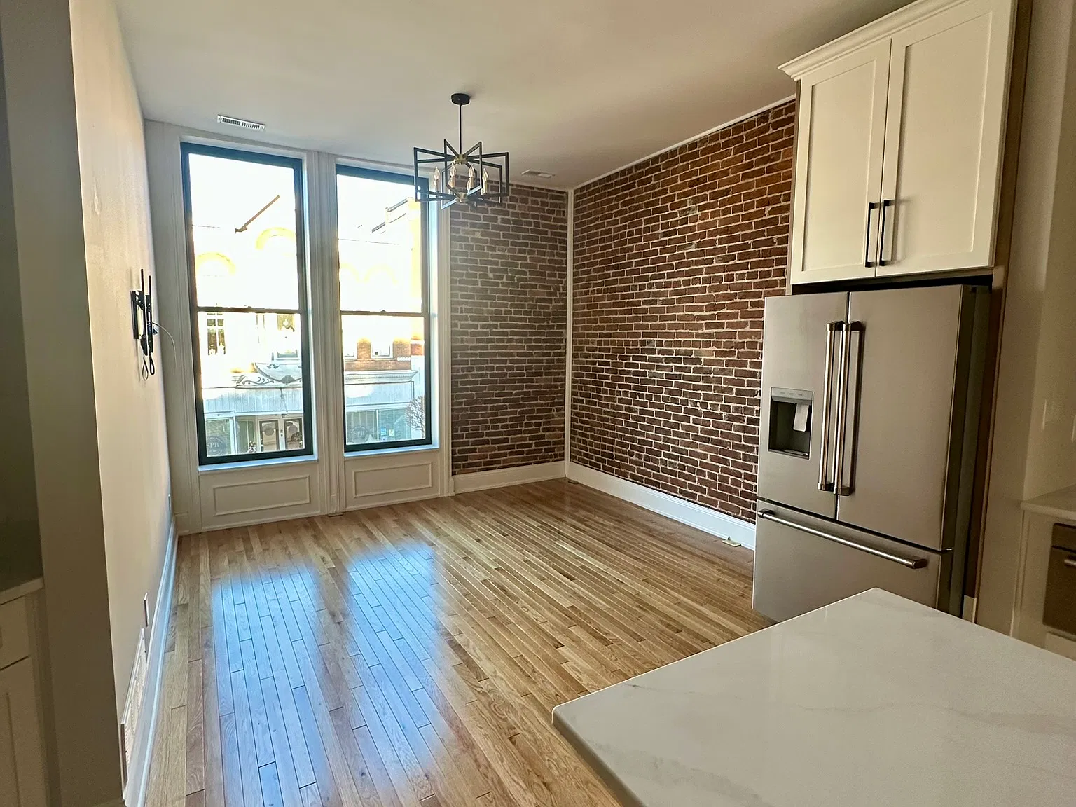 2 bed, 1100 sqft, $2,300 — Photo 2