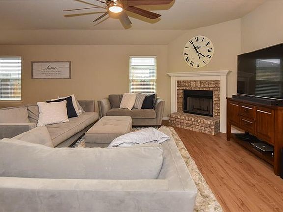 3rd image of 2608 Alamocitos Creek Dr