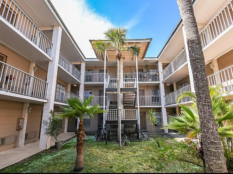 San Carlos Place — Photo 16