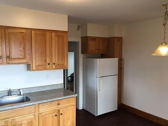 5th image of 252 Roberts Ave APT 2W