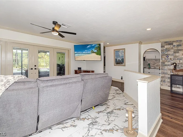 2507 Lakeview Dr — Photo 12