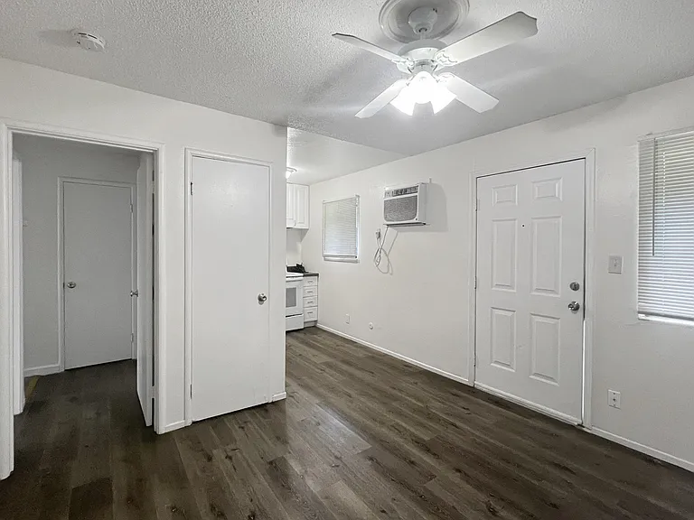 Ethan Apartments — Photo 45
