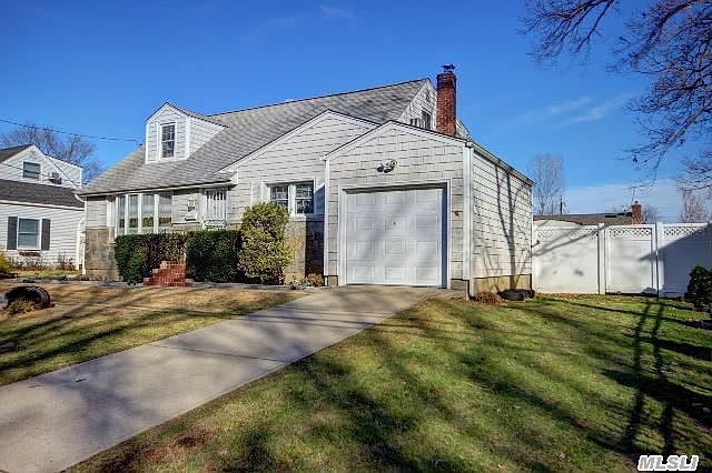 1st image of 35 Beach St