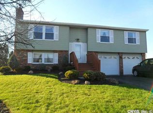 7628 Winterhaven Dr, Liverpool, NY 13088