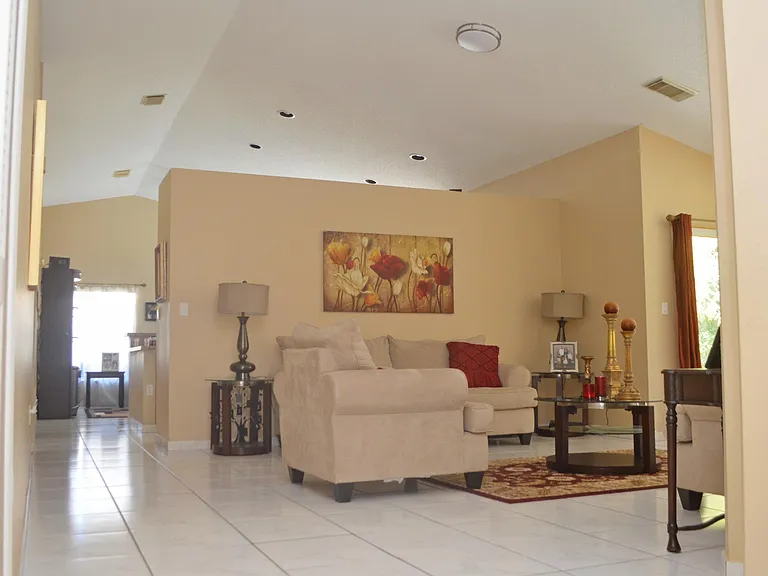 4951 SW 152nd Ave — Photo 5