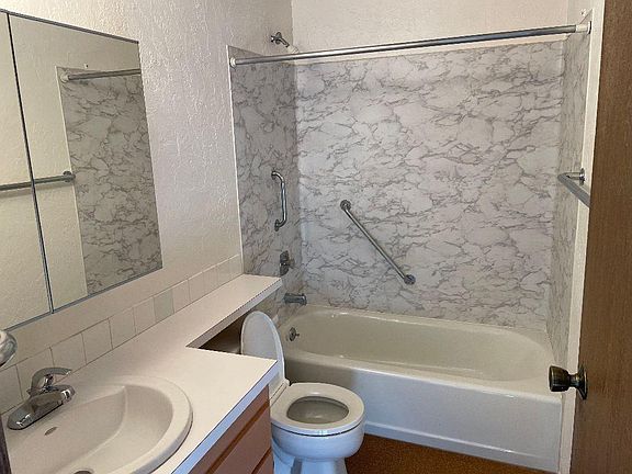 4th image of 2100 N 106th St Unit 201