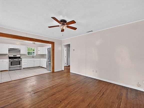 3rd image of 2045 Shea Rd