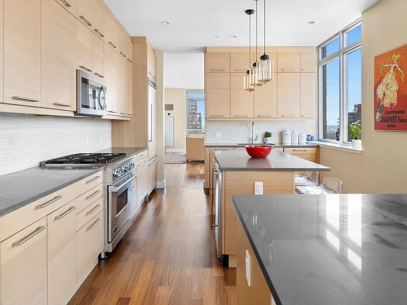 4th image of 333 E 91st St #28CD