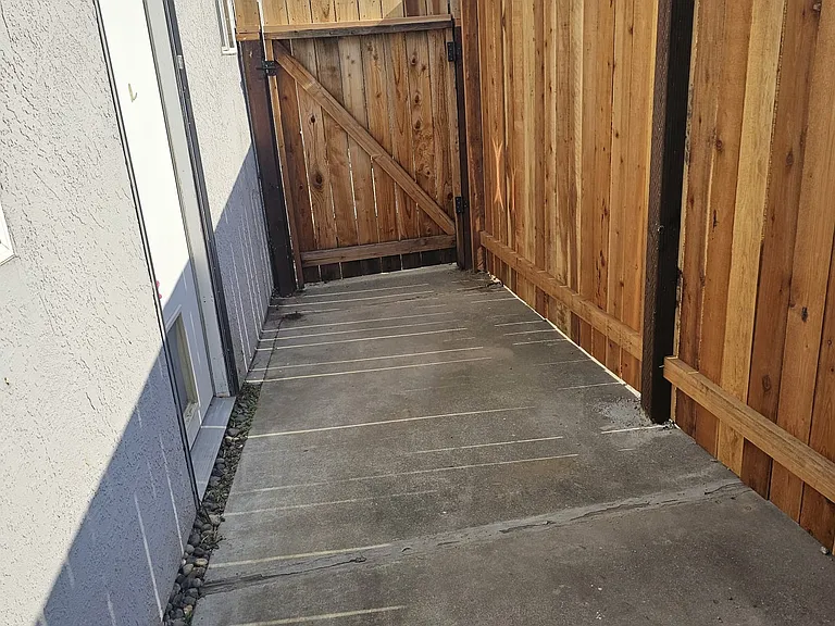 982 Kern Ct — Photo 10