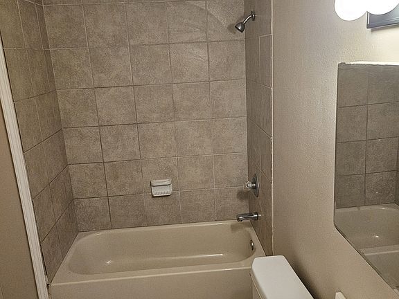 4th image of 5338 Marais St #5338
