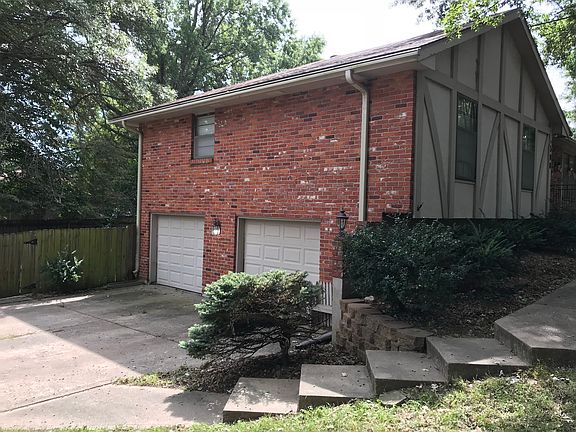 2nd image of 500 NE Lee Dr