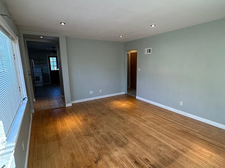 N56W5579 Sunnyside Ln — Photo 7