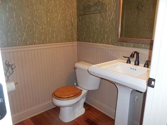 5th image of 907 Ridgeway Cir