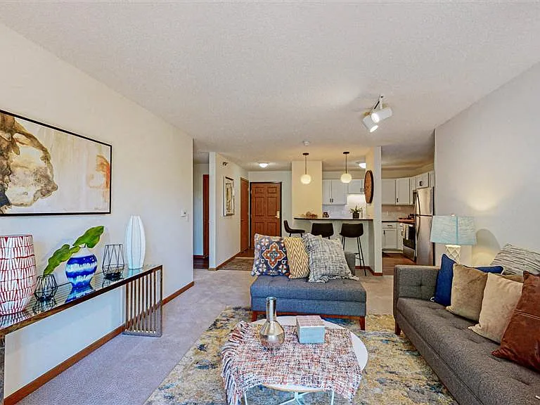 Creekside Apartments — Photo 24
