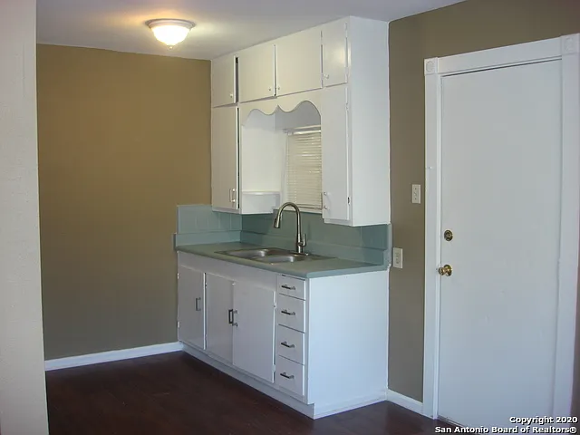 2 bed, 1.0 bath, 744 sqft, $1,100 — Photo 4