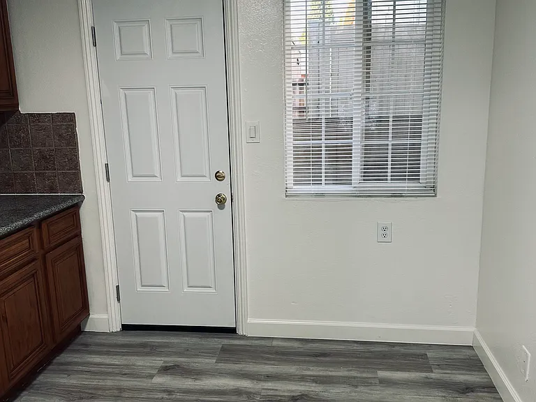 655 Sycamore Ave #11 — Photo 17