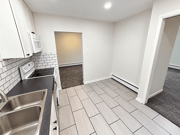 2nd image of 415 Ventura Ct #415