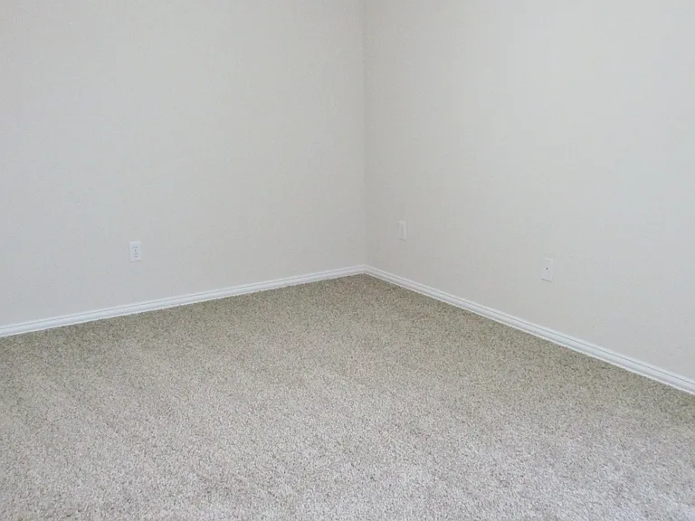 300 Robin St — Photo 7
