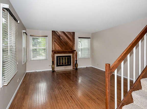 4th image of 952 Colony Lake Dr