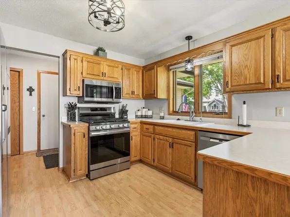 1309 Fremont Ct, Burnsville, MN 55306