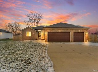 36343 Egan St, Clinton Township, MI