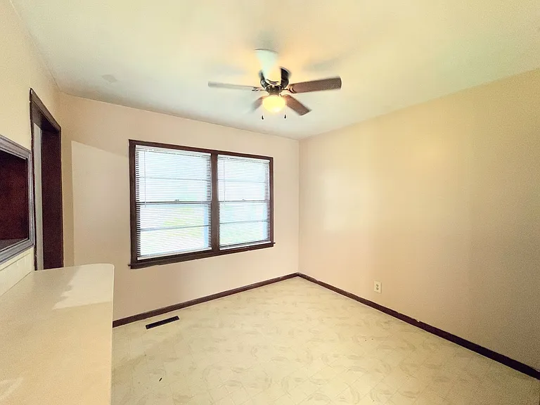 1427 N Harding Ave — Photo 5