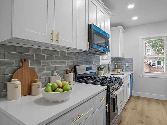 5th image of 4219 Murdock Ave