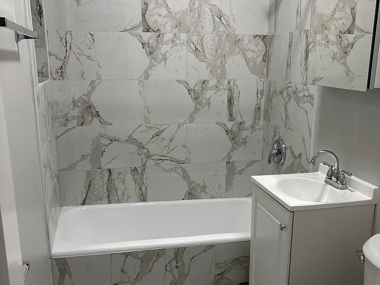 2808 N Campbell Ave #1 — Photo 3