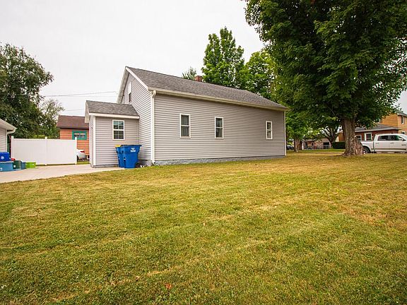 3rd image of 711 CHIPPEWA STREET