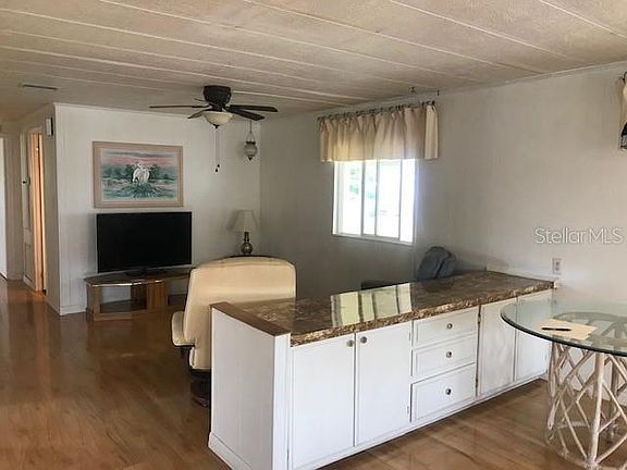 5th image of 447 Longwood Dr