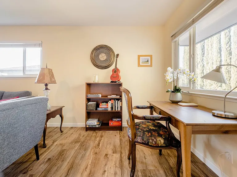 271 Sharp Cir #4 — Photo 1
