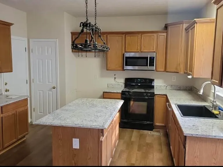 2352 Wildflower Way #2352 — Photo 6