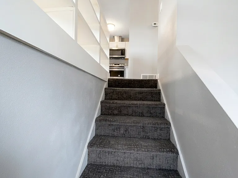 373 Lakewood Dr — Photo 9