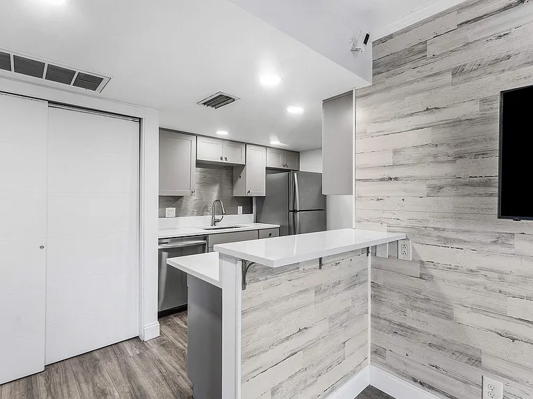 612 Executive Center Dr #107 — Photo 13