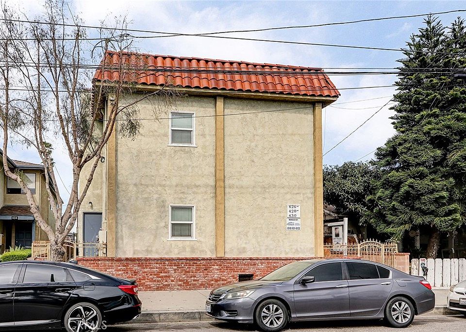 1st image of 426 W 22nd St