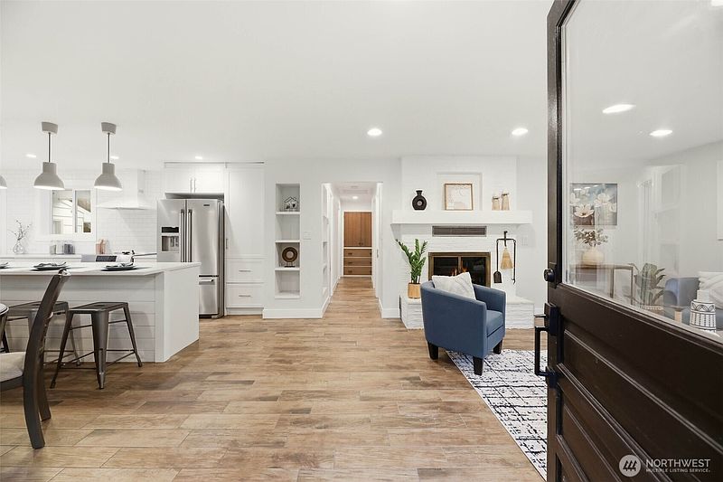 4th image of 9910 52nd Street SE