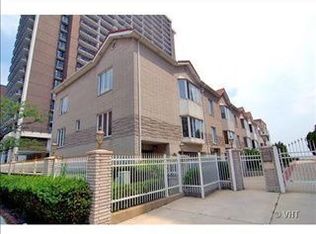 5831 N Sheridan Rd, Chicago, IL 60660