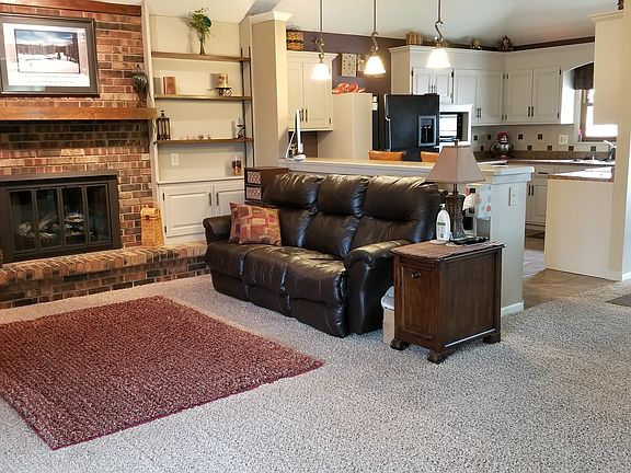 3rd image of 130 Woodbridge Ln