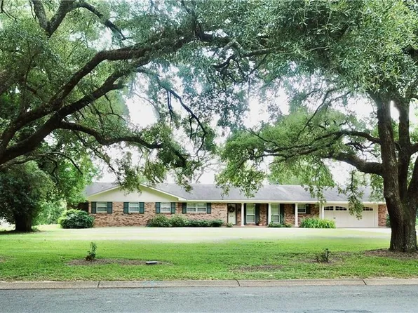 713 Parkway Dr, Natchitoches, LA 71457