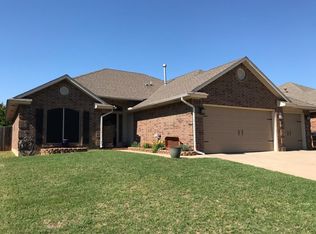 2121 NE 7th St, Moore, OK 73160