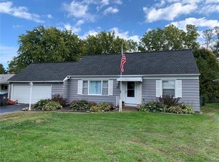 36 Shadowbrook Dr, Rochester, NY 14616