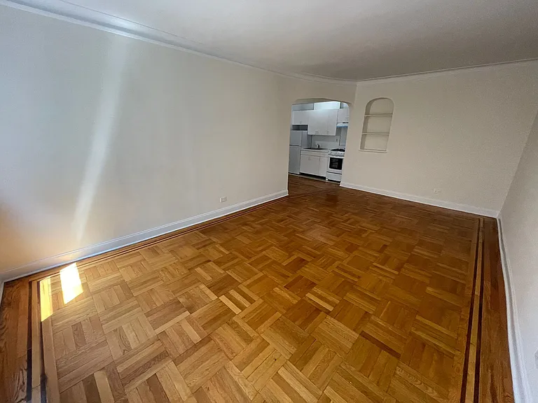 86-15 Ava Pl #2-D — Photo 2