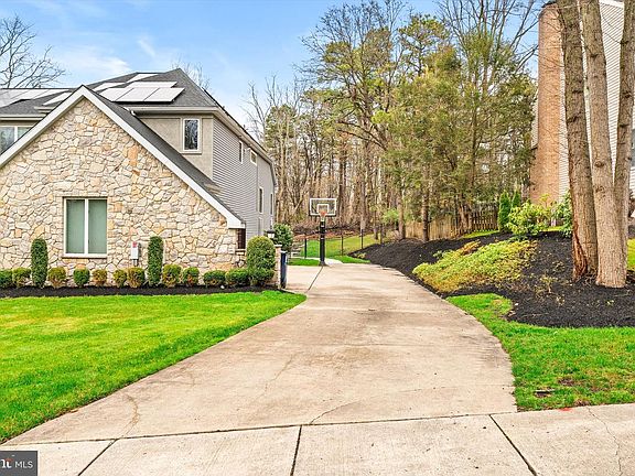3rd image of 5 Oak Ridge Ct