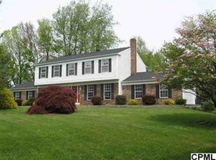 10 E Oakwood Dr, Carlisle, PA 17015