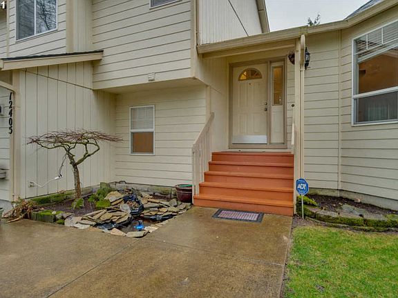2nd image of 12405 NE 42nd St