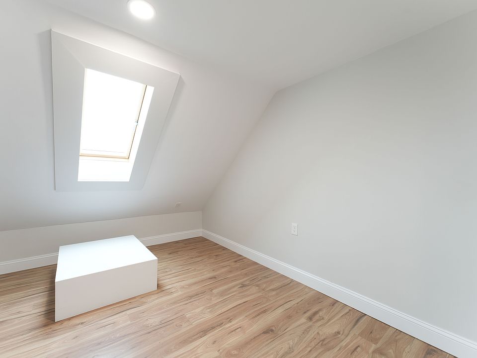 1st image of 16 Ash Point Rd #16