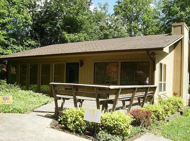 1st image of 3320 Brown Cir
