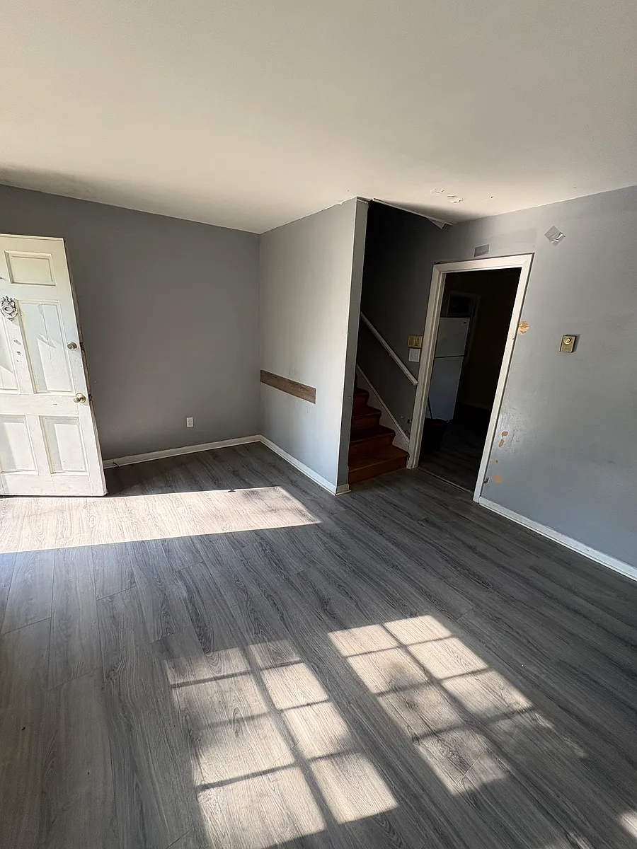 Building Photo - 2545 Pinehurst Dr