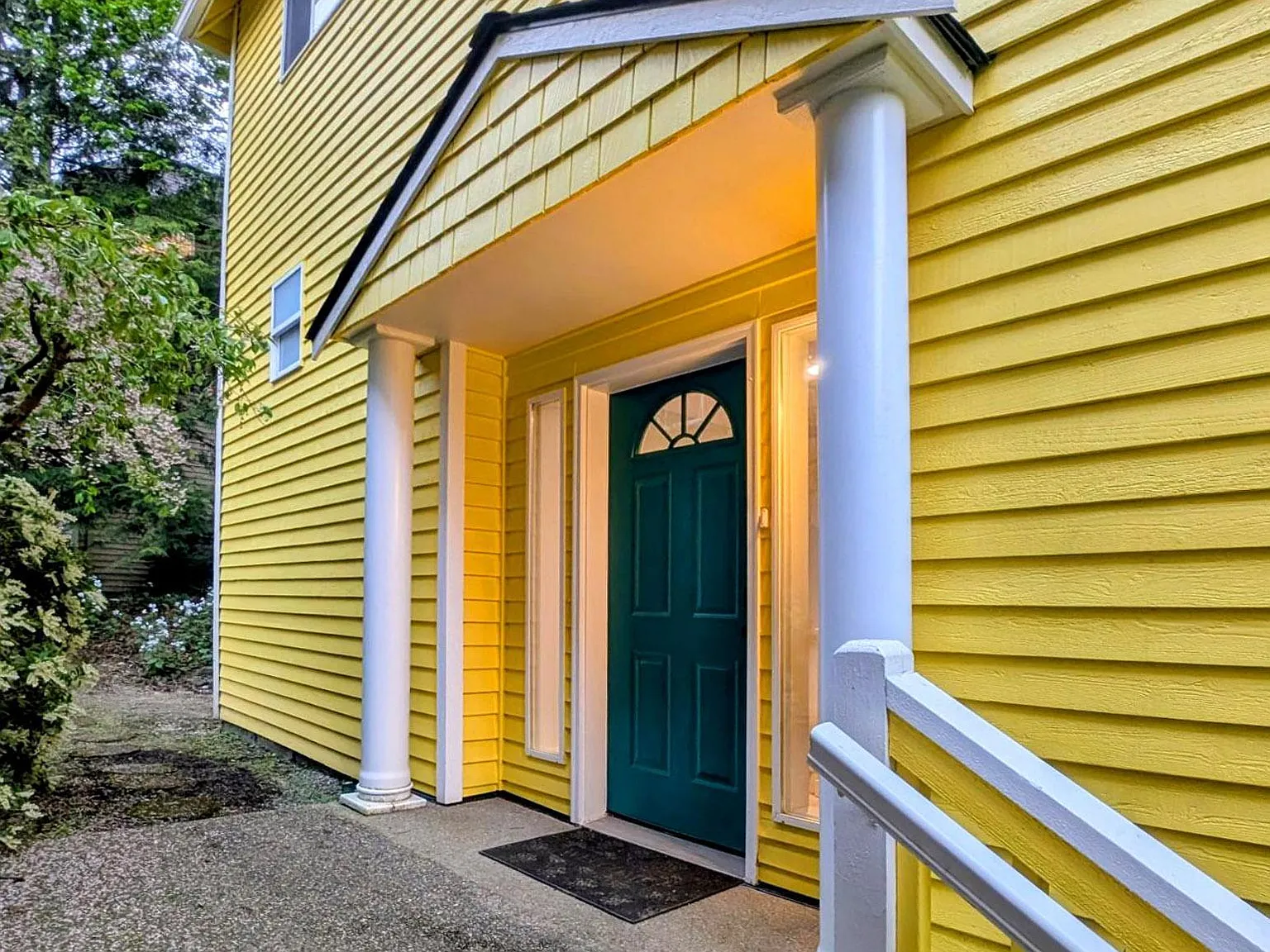 3 bed, 3.5 bath, 1800 sqft, $5,300 — Photo 1